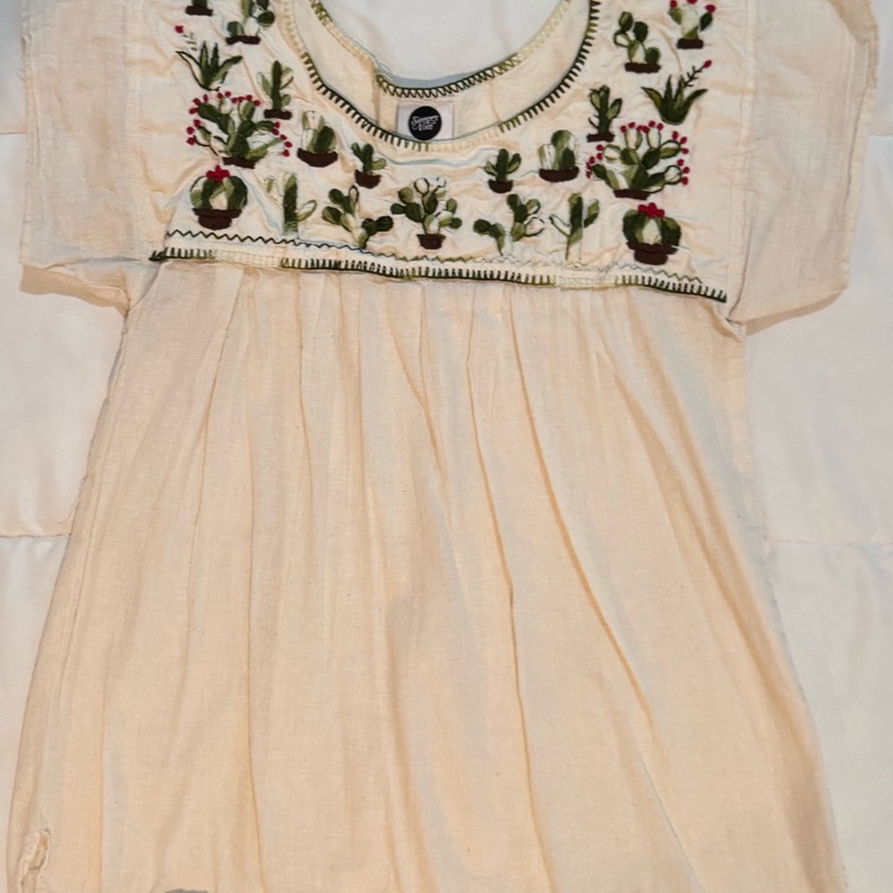 Chic Embroidered Blouse in Cream